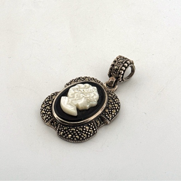 Large Vintage Sterling Silver & Marcasite Cameo Necklace Pendant - Picture 2 of 7